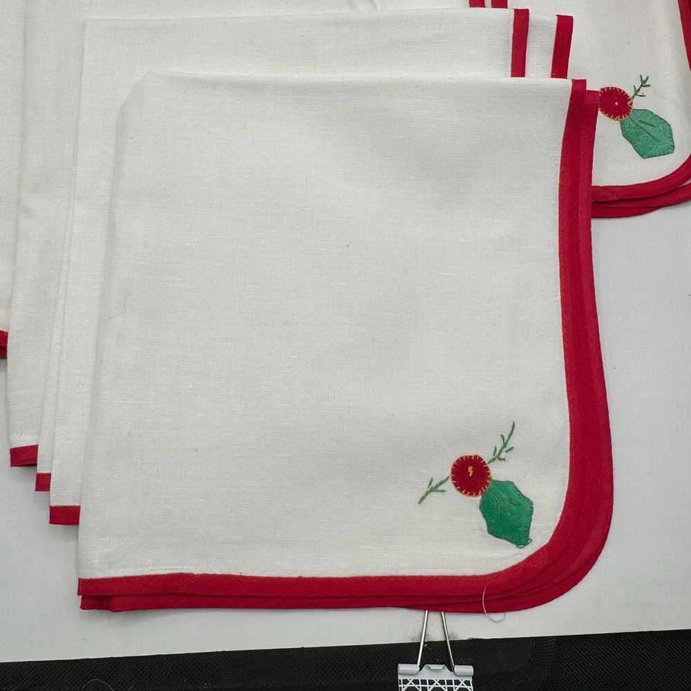 Holiday Cocktail Napkins 15x15 White Red Border Holly Berry Embroidered Set 12